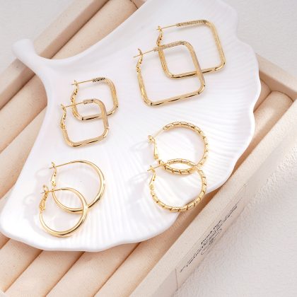 Fashionable Edgy Minimalist Square Earrings With A Cool Understated Vibe